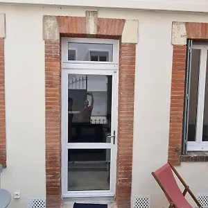 https://grand-studio-avec-terrasse-gare-metro-wifi.midi-pyreneeshotels.com